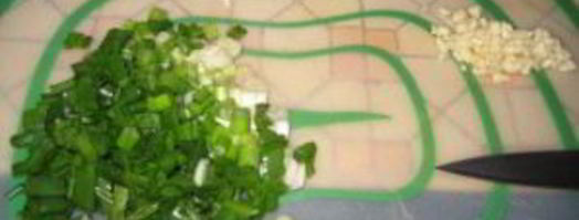 свинина, тушенная с зеленым луком. Шаг 3