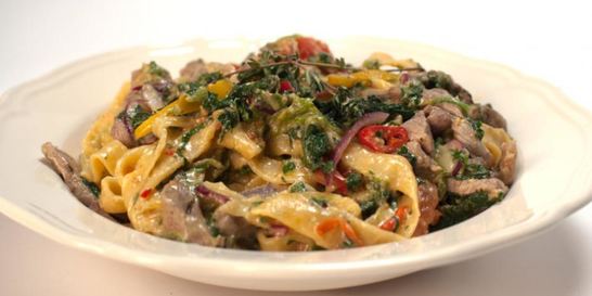 Свинина в сырном соусе с домашней лапшой