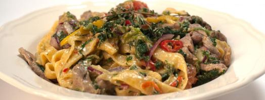 свинина в сырном соусе с домашней лапшой. Шаг 6