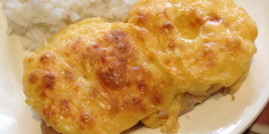 Свинина, запеченная с ананасами и сыром