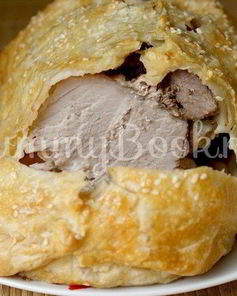 Свинина запеченная в слоеном тесте