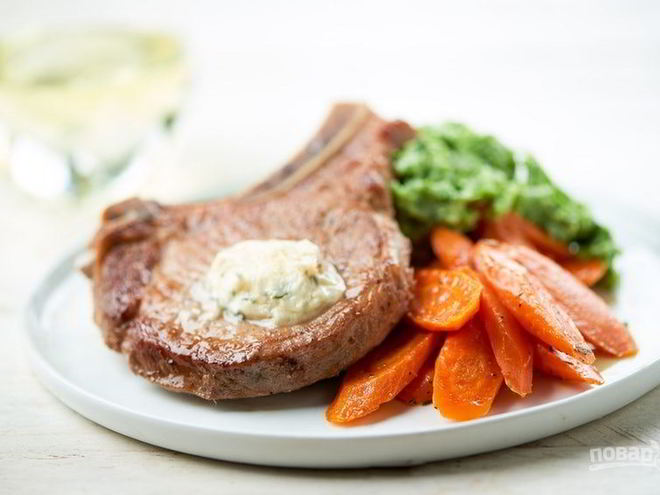 Рецепт свиных отбивных с гарниром