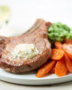 Свиные отбивные с гарниром