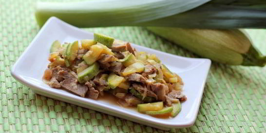Телятина с кабачком и пореем