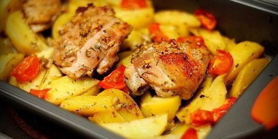 Тушеная курица с картофелем