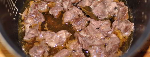 тушеная свинина в мультиварке. Шаг 3