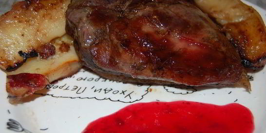 Утка под клюквенно-имбирным соусом