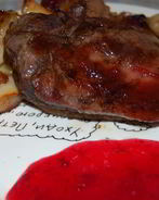 Утка под клюквенно-имбирным соусом