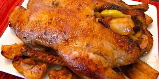 Утка с яблоками