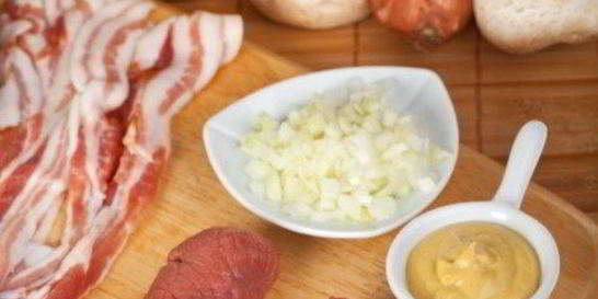 Эскалоп из индейки фаршированный шпинатом и моцареллой