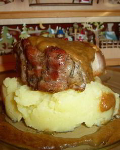 Запеченная свиная грудинка с коричневым соусом