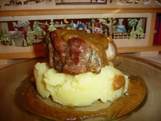 Рецепт запеченной свиной грудинки с коричневым соусом