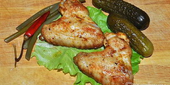 Запеченные крылышки с паприкой и горчицей