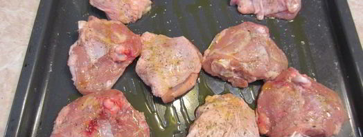 запеченные куриные бедрышки с тимьяном и оливковым маслом. Шаг 6