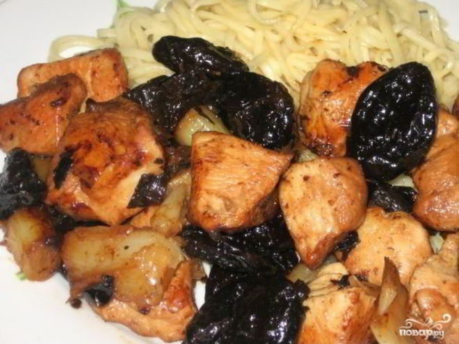 Рецепт жареной курицы с черносливом