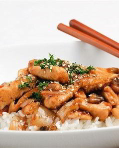 Жареная курица с устричным соусом и овощами