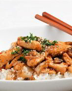 Жареная курица с устричным соусом и овощами