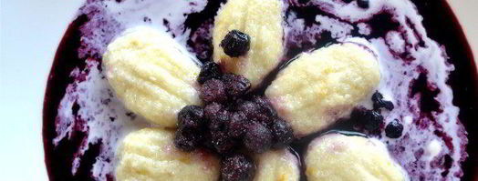 ньокки из творога с черничным соусом и сливками. Шаг 9