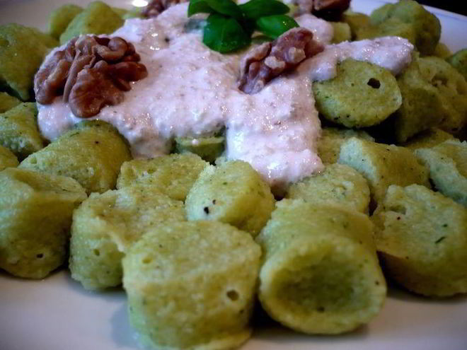 Рецепт ньокков с базиликом под соусом из грецкого ореха