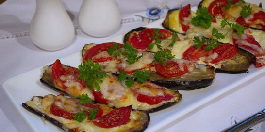 Баклажаны с чесноком и помидорами