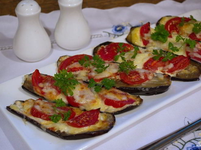 Рецепт баклажанов с чесноком и помидорами