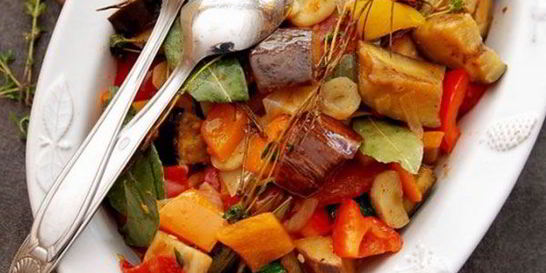 Баклажаны, тушеные с овощами