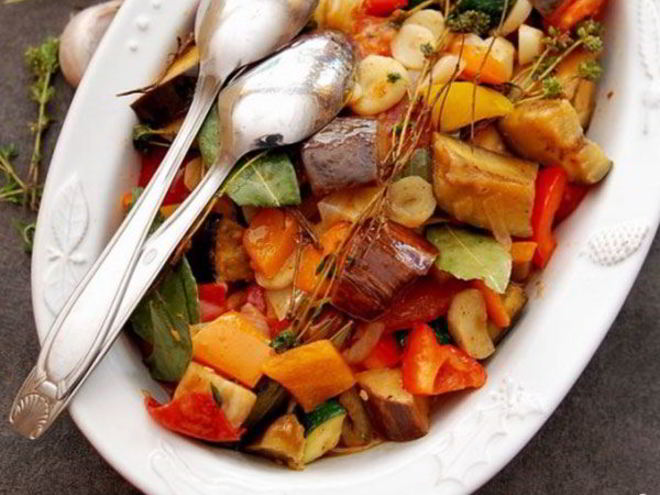 Рецепт баклажанов, тушеных с овощами