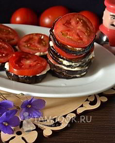 Баклажаны жареные с чесноком и помидорами