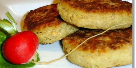 Биточки картофельно-яблочные с хреном