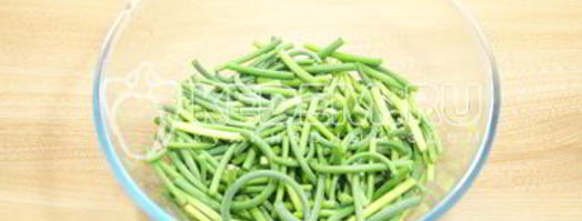 чесночные стрелки жареные. Шаг 4