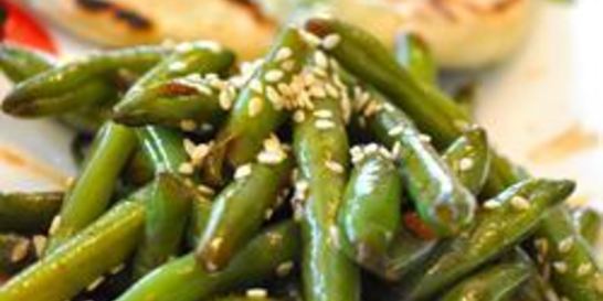 Фасоль с чесноком и соевым соусом
