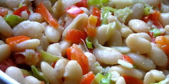 Фасоль с луком-пореем и сладким перцем