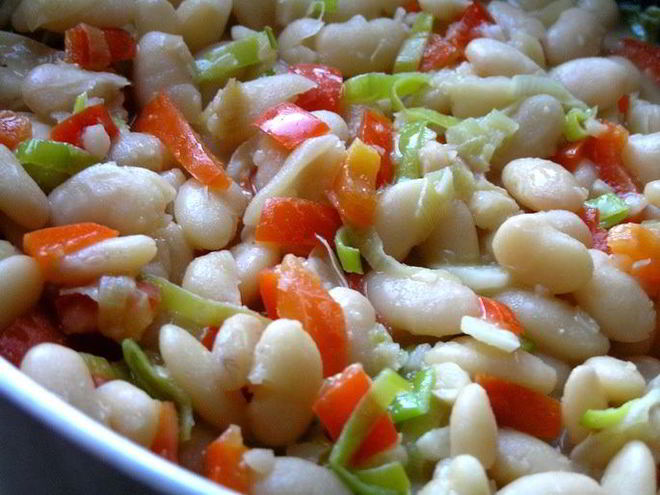 Рецепт фасоли с луком-пореем и сладким перцем