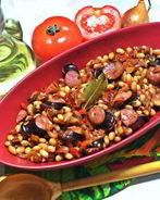 Фасоль с овощами и колбасками