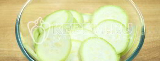 кабачки на сковороде. Шаг 2