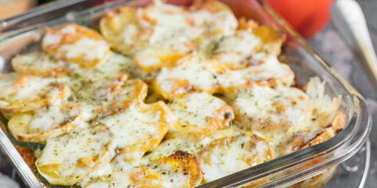 Кабачки запеченные с сыром в сметанном соусе