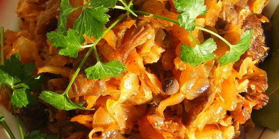 Капуста с тушенкой в мультиварке