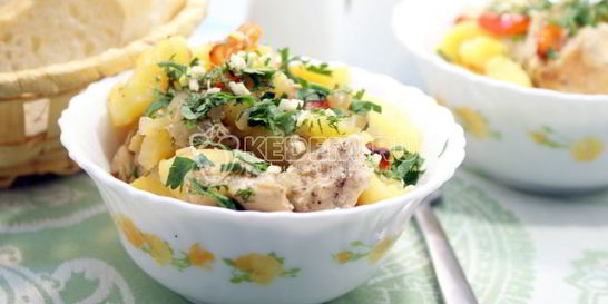 Картофель запеченный с курицей в горшочке