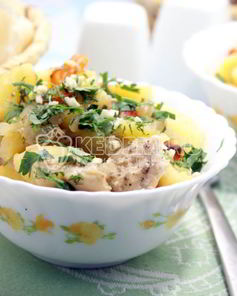 Картофель запеченный с курицей в горшочке