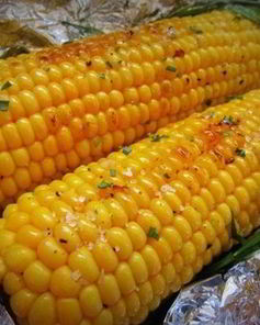 Кукуруза, запеченная в фольге с чесноком