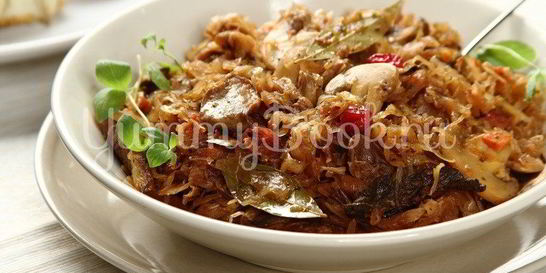 Квашеная капуста, тушенная с клюквой