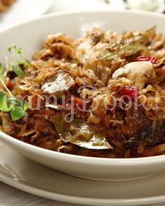 Квашеная капуста, тушенная с клюквой