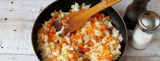 перец, фаршированный овощами, в томатной заливке. Шаг 6