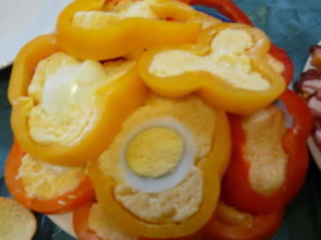 Рецепт перца фаршированного яйцами и сыром