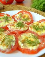 Помидоры под сыром в духовке