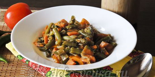 Стручковая фасоль с овощами