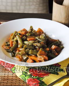 Стручковая фасоль с овощами