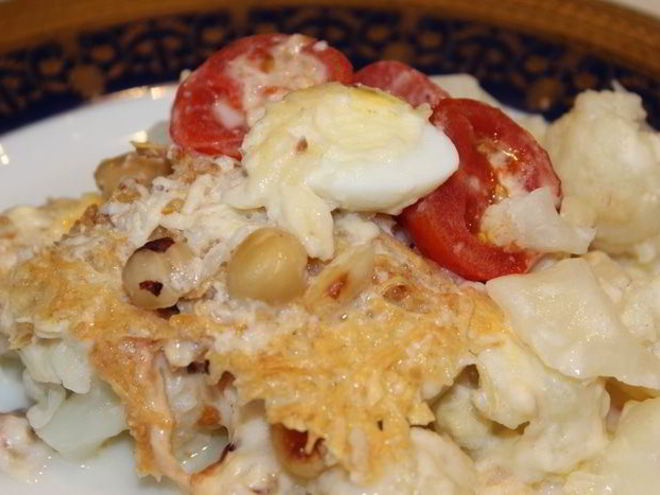 Рецепт цветной капусты с фундуком и перепелиными яйцами под сырной корочкой