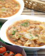 Тушеная капуста с фасолью