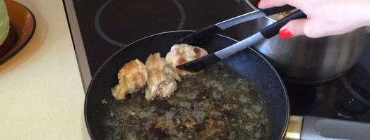 тушеная капуста с картошкой и окорочками. Шаг 2